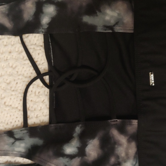 VS Pink Sport Bra Ultimate Lightly Lined Size Medium Black Multicolor - Picture 4 of 11